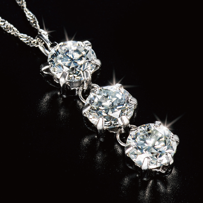髙島屋純プラチナ台計1ctダイヤモンド3ストーンペンダント
