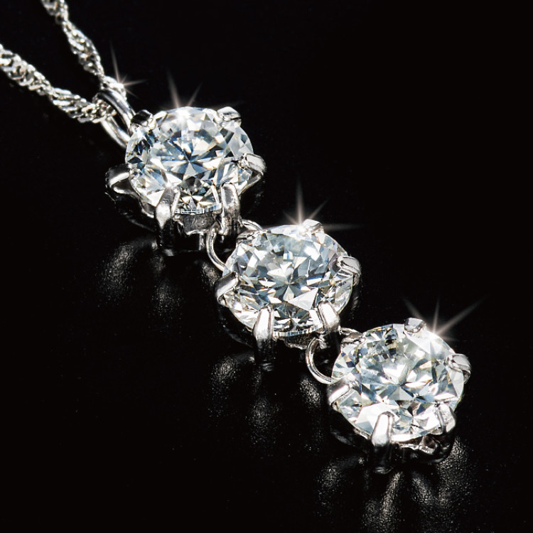 髙島屋純プラチナ台計1ctダイヤモンド3ストーンペンダント