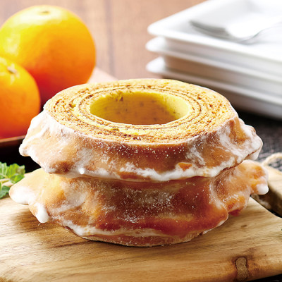 「ラ・ベットラ・ダ・オチアイ」バウムクーヘン 2山(オレンジピール入り)