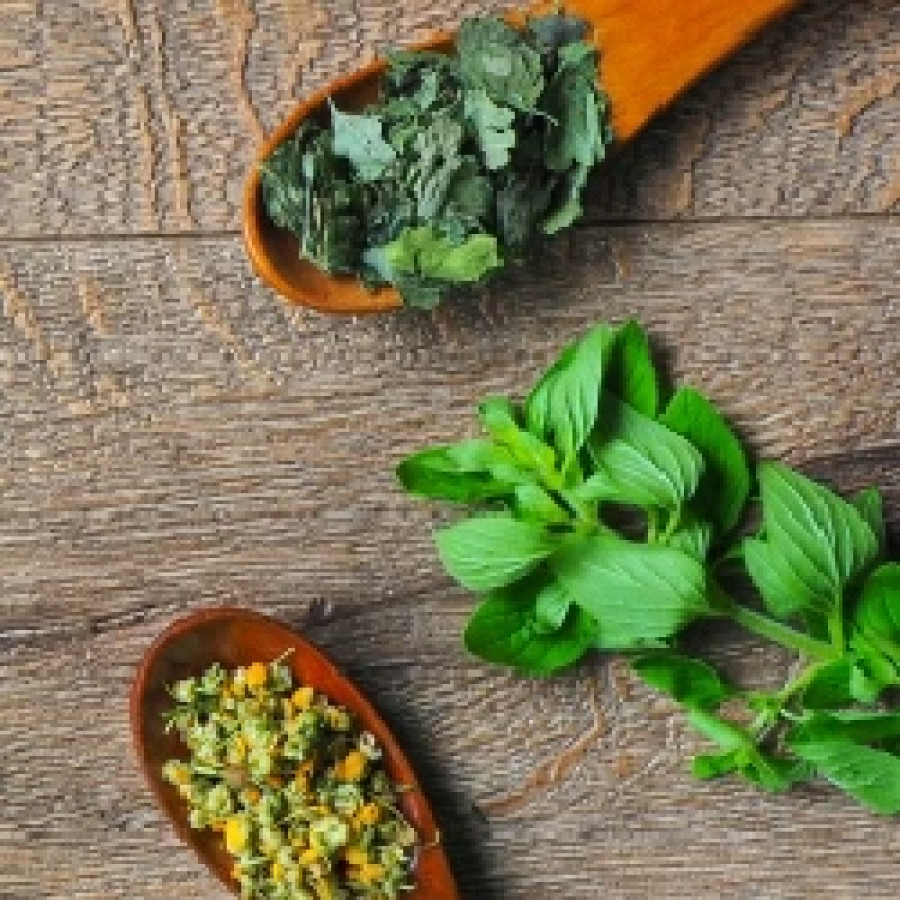 AKプラス 国立薬膳カレー ビーフカレー 30種類のスパイス＆ハーブ 200g