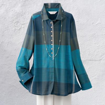 ボタンデザインロールアップブラウス