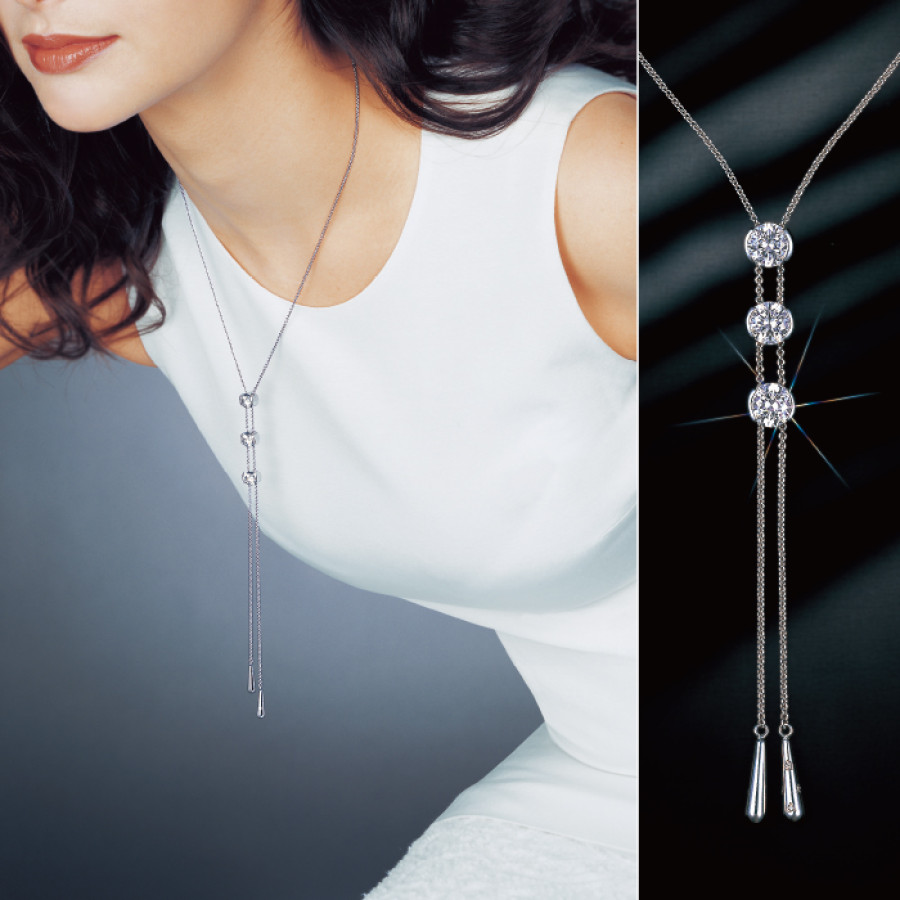 〈ムービング3ストーン〉キュービックジルコニアとダイヤモンドの宝飾ネックレス