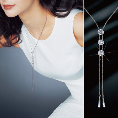 〈ムービング3ストーン〉キュービックジルコニアとダイヤモンドの宝飾ネックレス