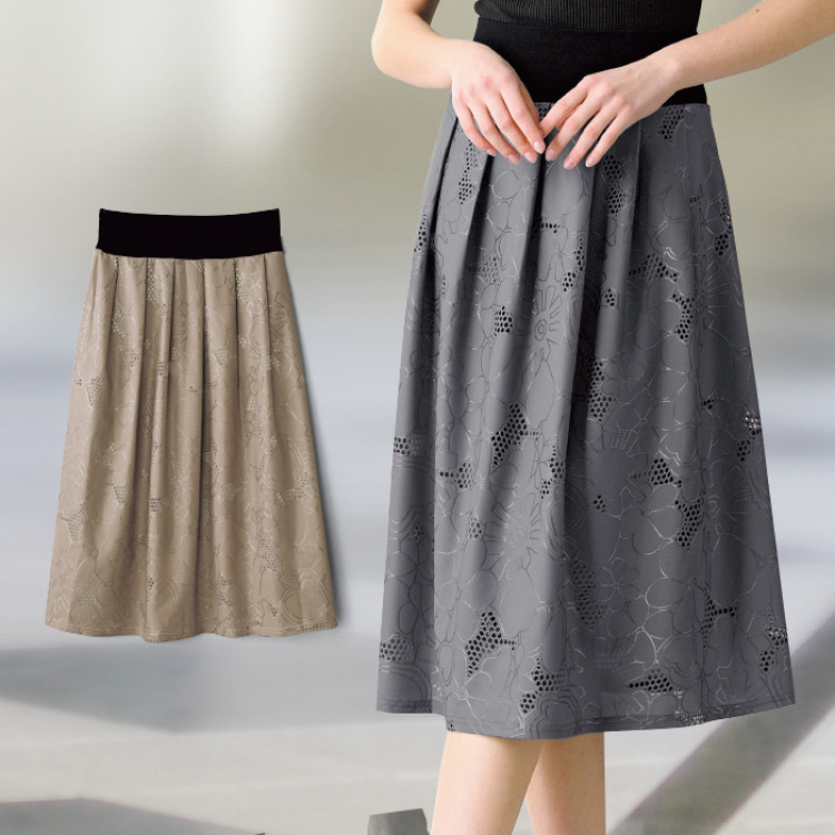 花柄刺しゅうタック入りスカート