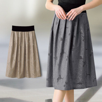 花柄刺しゅうタック入りスカート