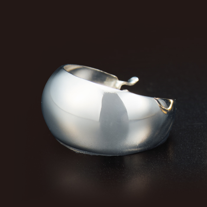 プラチナ幅広フープピアス