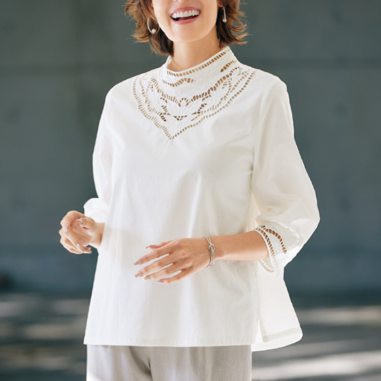 カットワーク刺しゅうブラウス