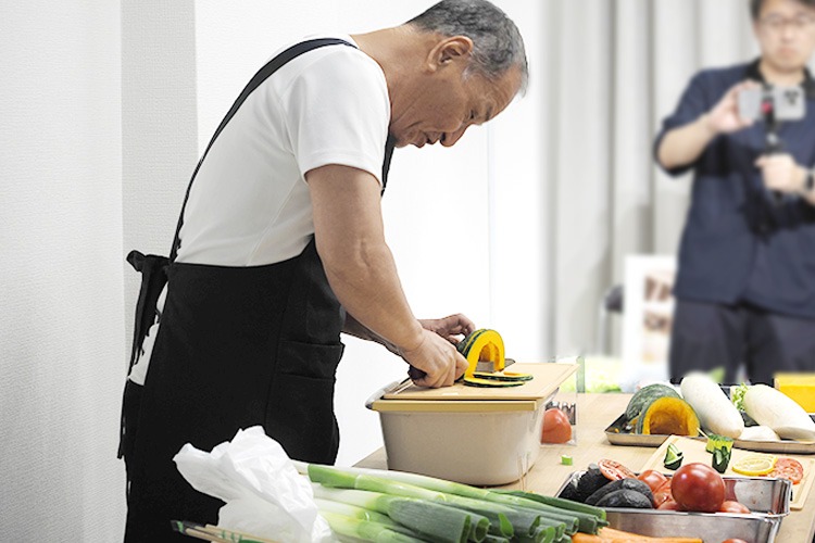 切りにくい食材をスパスパ切っていく！