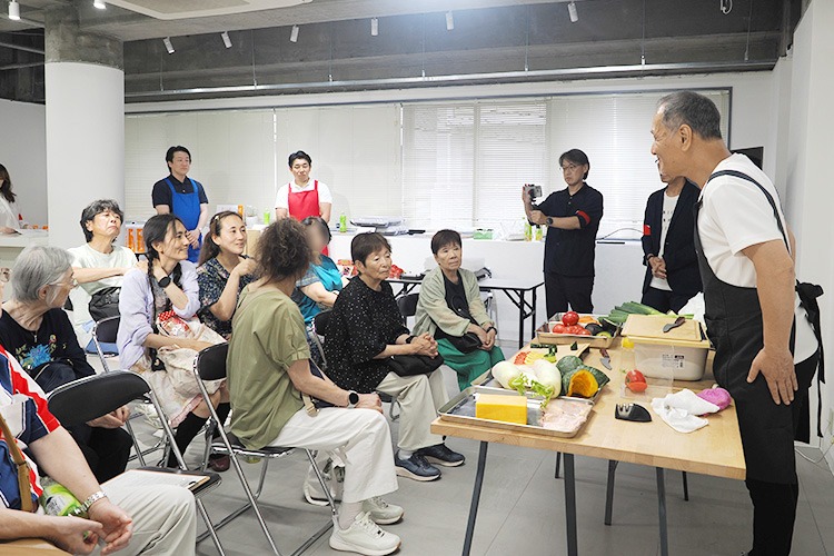 実演が終わるやいなや質問攻め！