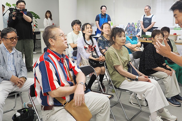 通販好きな皆さんだからこそ、質問がするどい！　この掛け合いがライブ感あって面白いです。