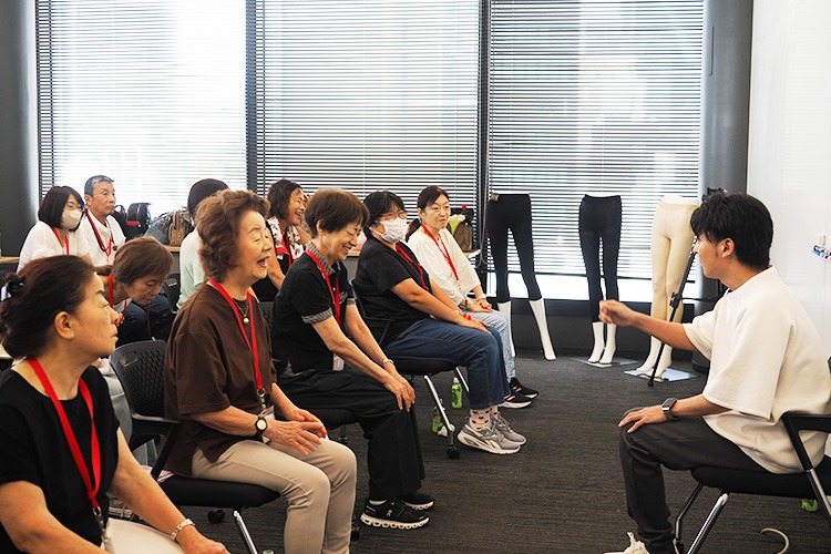 テレビではなかなか聞けない裏話も話してくれる先生。