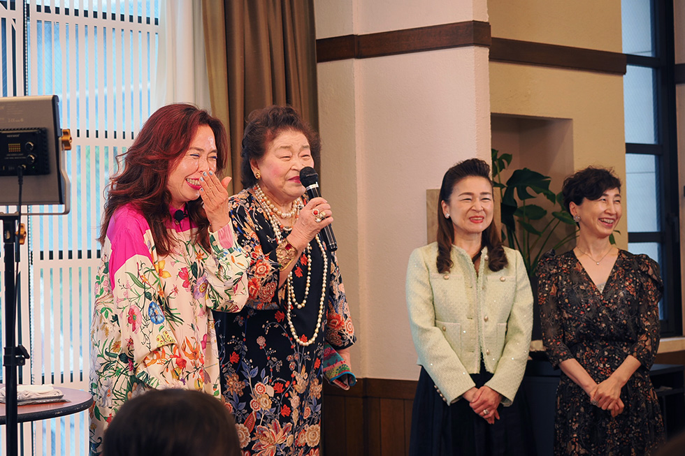 和泉流宗家会理事長　和泉節子さん、史上初女性狂言師　和泉淳子さん、十世　三宅藤九郎さん