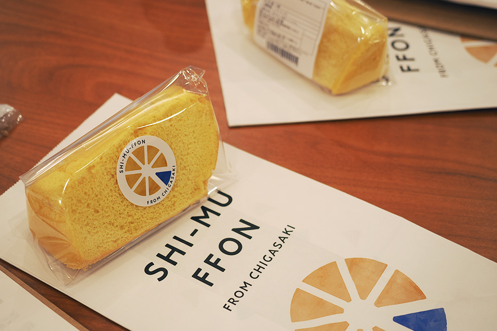 さらに参加者の皆様へのお土産に、TAKAKOさんご愛用のシフォンケーキを差し入れ♪（茅ケ崎にあるshi-mu-ffonの米粉シフォンケーキ）